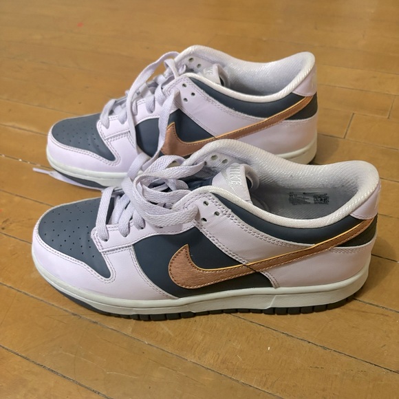 Nike Dunk Low SE Special Edition Copper Swoosh GS size 6 MINT CONDITION - Picture 2 of 13